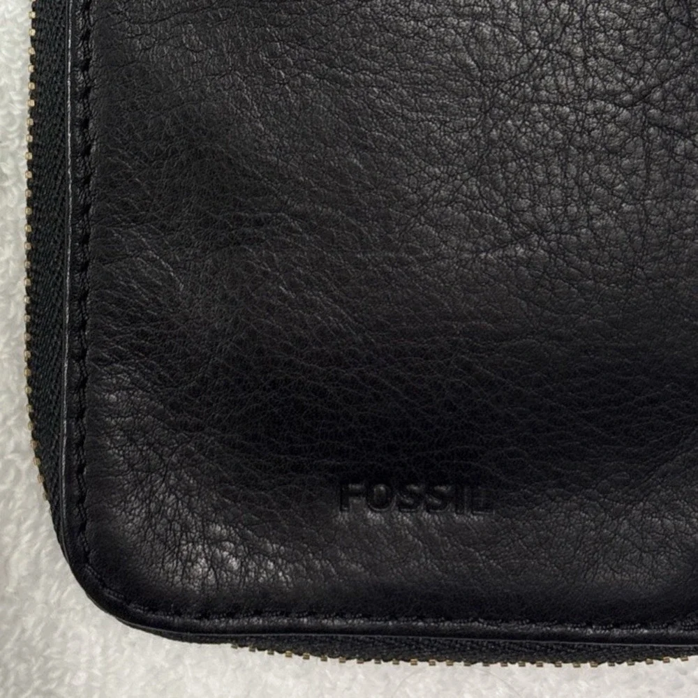 Fossil Phone Slide Black Leather Zip Wallet NWT SL7316001